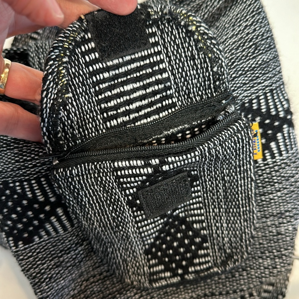 Emisa Made in Mexico woven backpack purse drawstring close & front zip pocket. - Picture 6 of 6